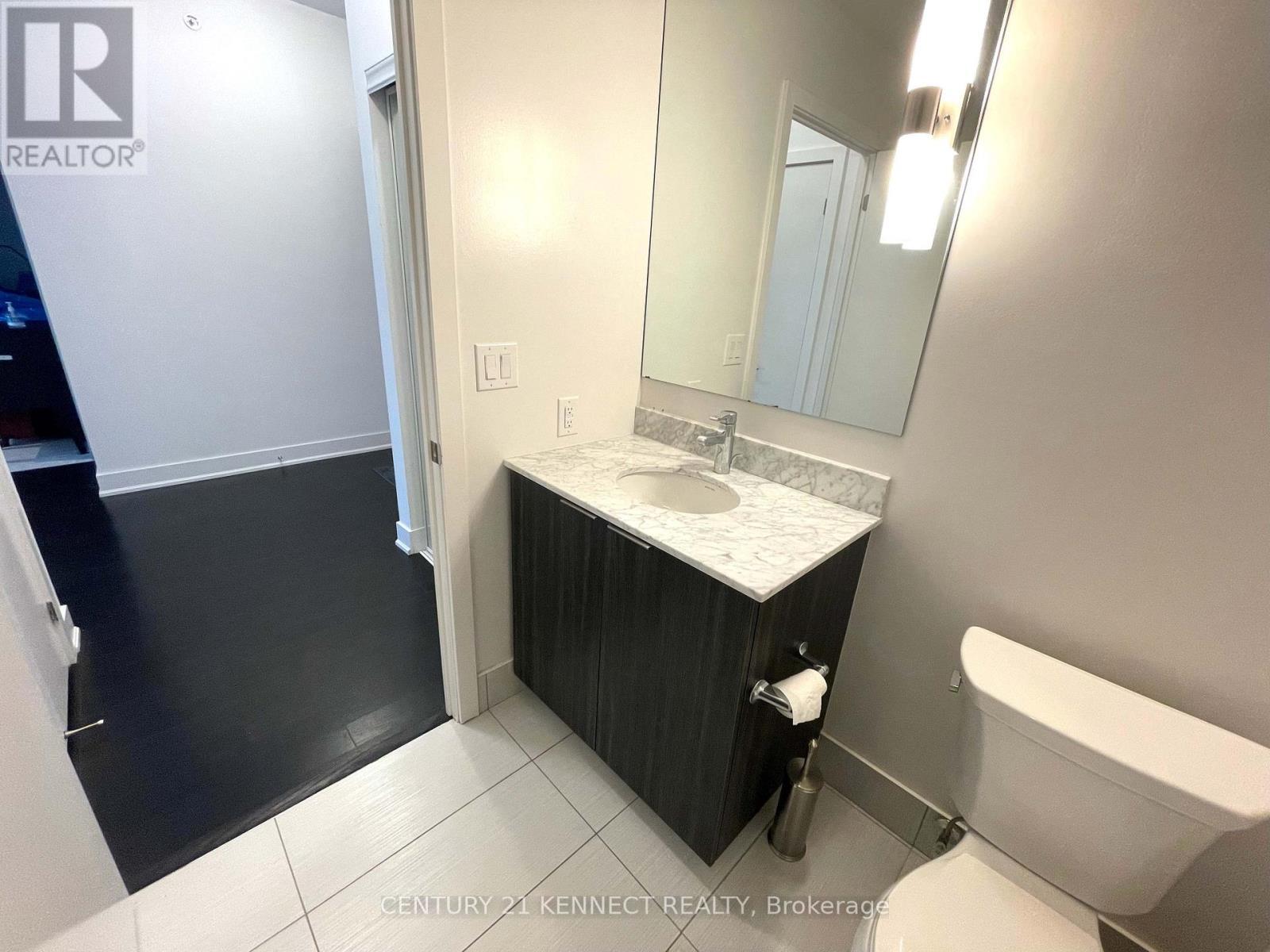 312 - 955 Bay Street, Toronto, ON - Indoor Photo Showing Bathroom