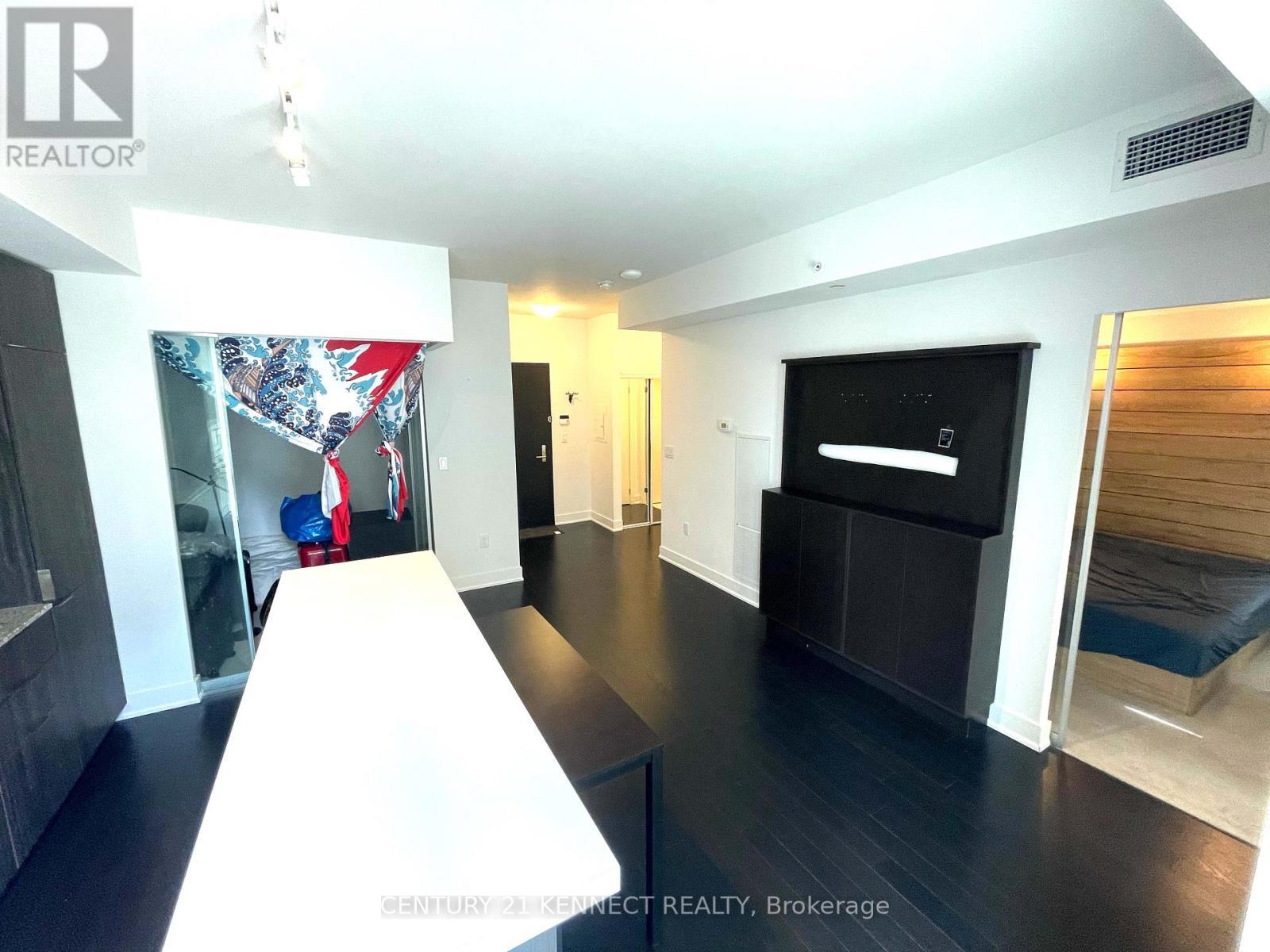 312 - 955 Bay Street, Toronto, ON - Indoor Photo Showing Other Room