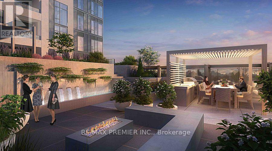 B212 - 715 Davis Drive, Newmarket, ON - Outdoor