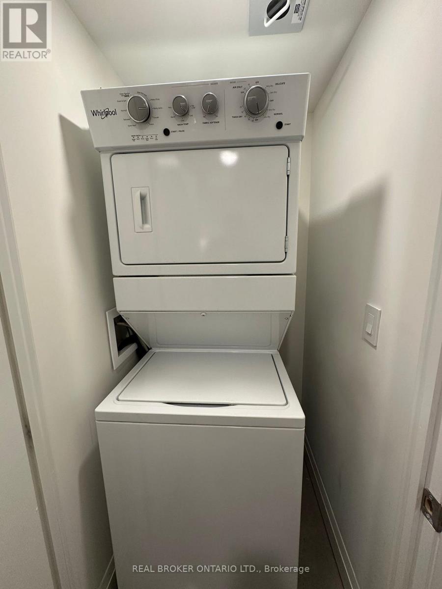 802 - 58 Lakeside Terrace, Barrie, ON - Indoor Photo Showing Laundry Room