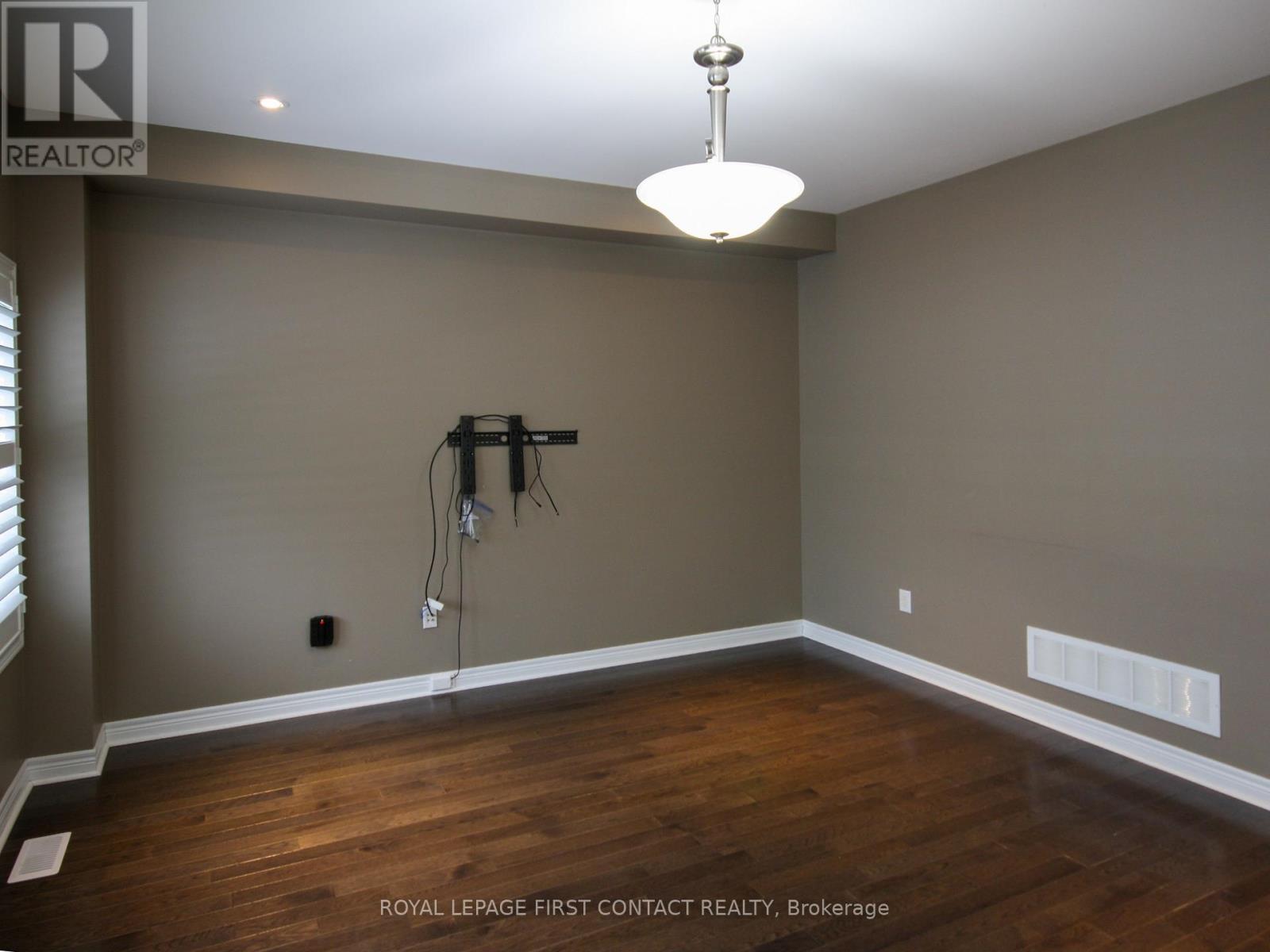 30 Forsyth Crescent, Springwater, ON - Indoor Photo Showing Other Room