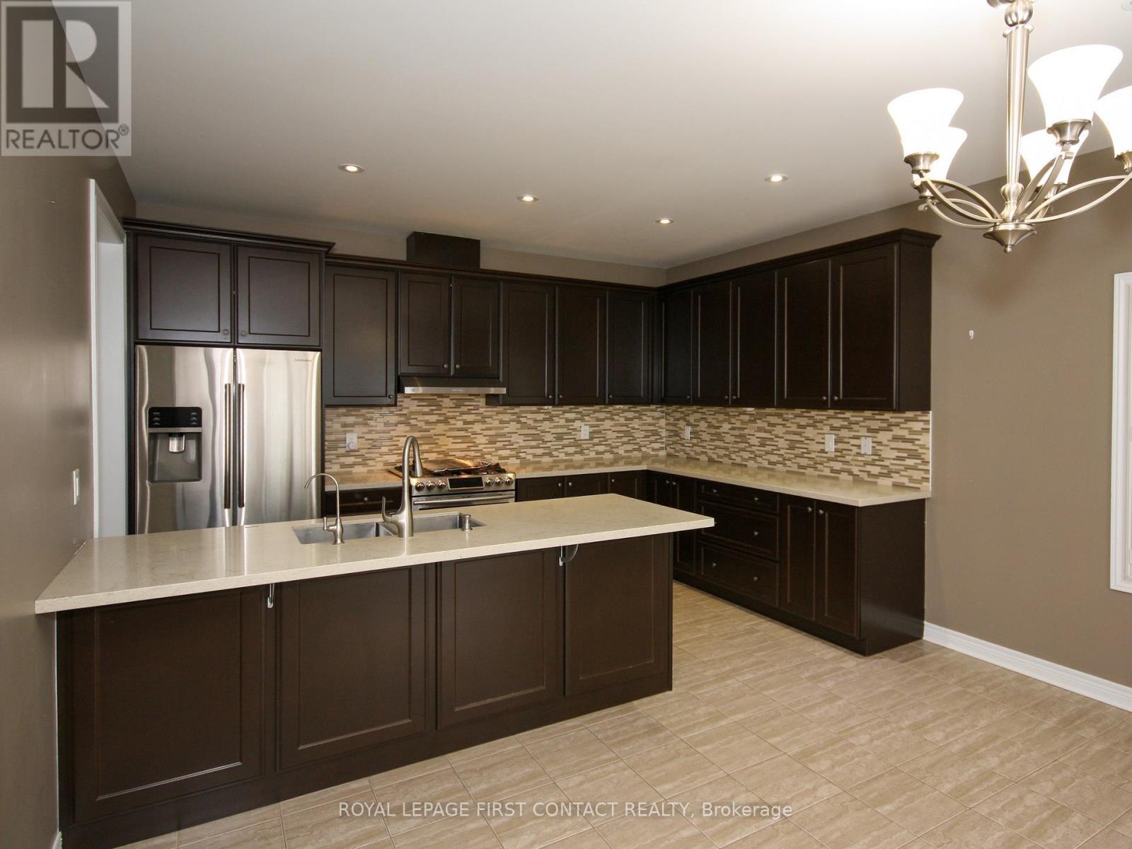 30 Forsyth Crescent, Springwater, ON - Indoor Photo Showing Kitchen