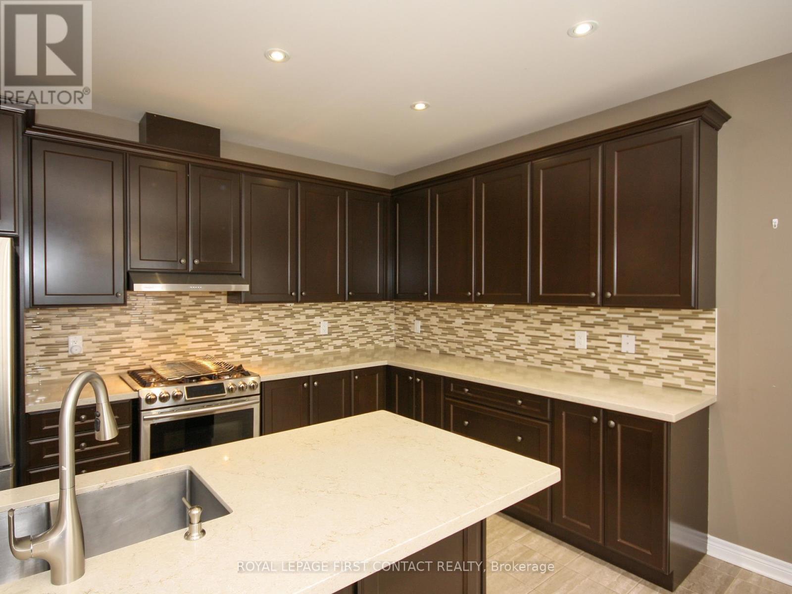 30 Forsyth Crescent, Springwater, ON - Indoor Photo Showing Kitchen With Upgraded Kitchen