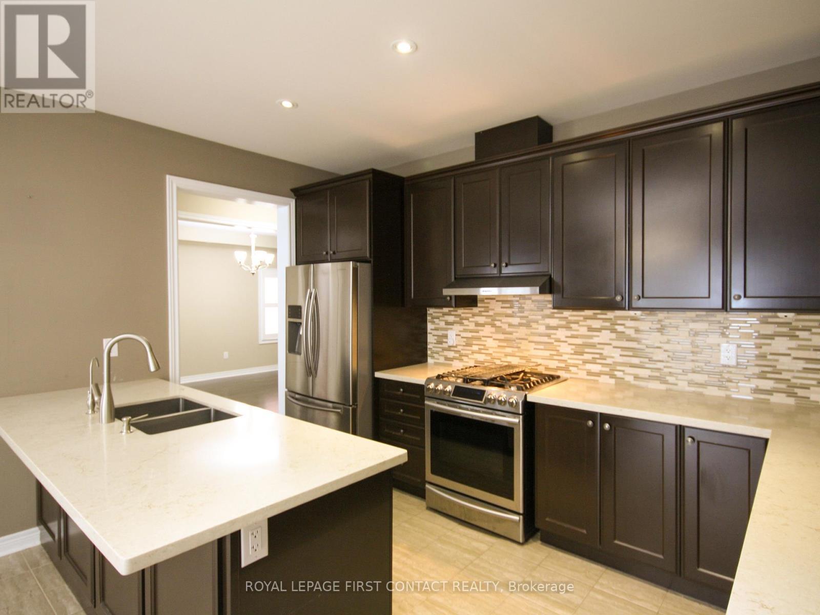 30 Forsyth Crescent, Springwater, ON - Indoor Photo Showing Kitchen With Stainless Steel Kitchen With Double Sink With Upgraded Kitchen