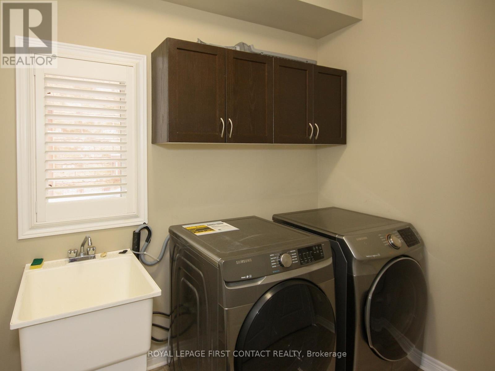 30 Forsyth Crescent, Springwater, ON - Indoor Photo Showing Laundry Room