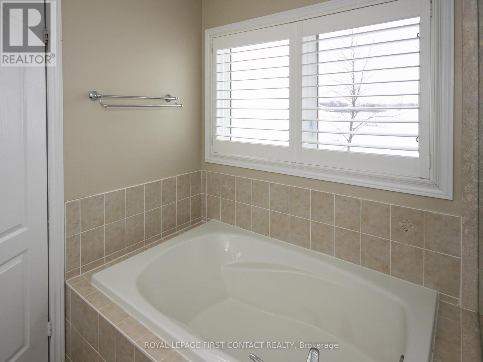30 Forsyth Crescent, Springwater, ON - Indoor Photo Showing Bathroom