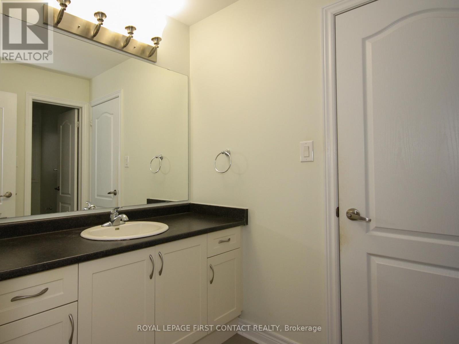 30 Forsyth Crescent, Springwater, ON - Indoor Photo Showing Bathroom