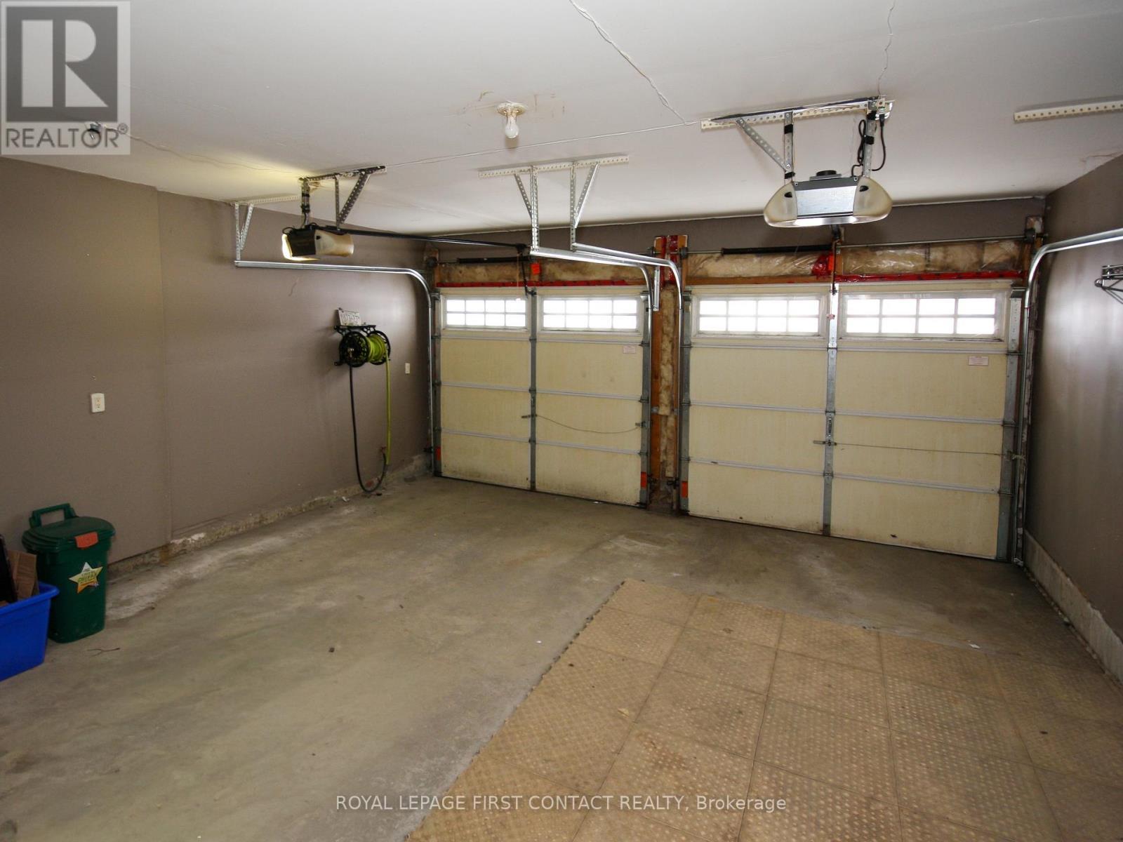 30 Forsyth Crescent, Springwater, ON - Indoor Photo Showing Garage