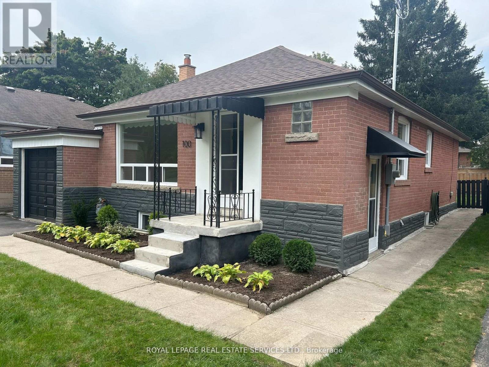 100 Ballacaine Drive, Toronto, ON - Outdoor With Exterior