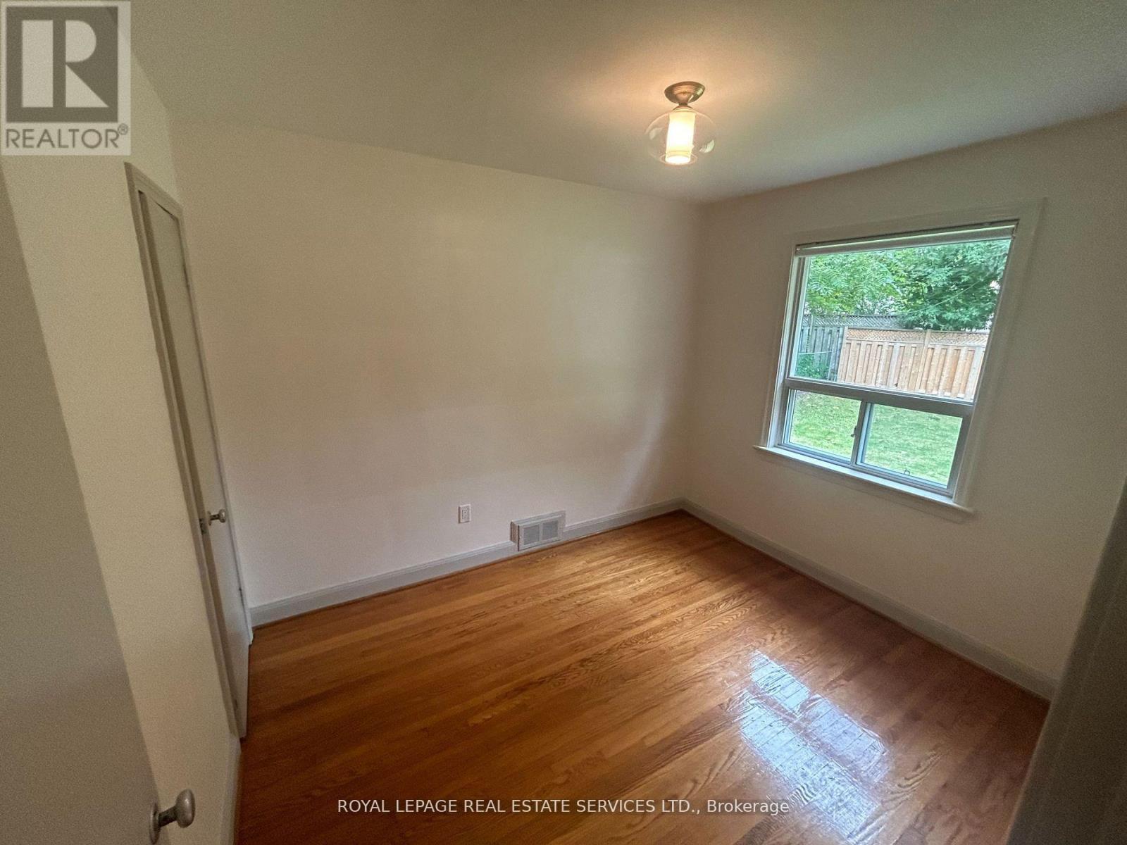 100 Ballacaine Drive, Toronto, ON - Indoor Photo Showing Other Room