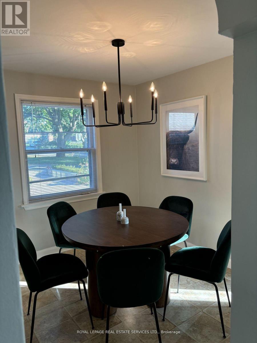 100 Ballacaine Drive, Toronto, ON - Indoor Photo Showing Dining Room