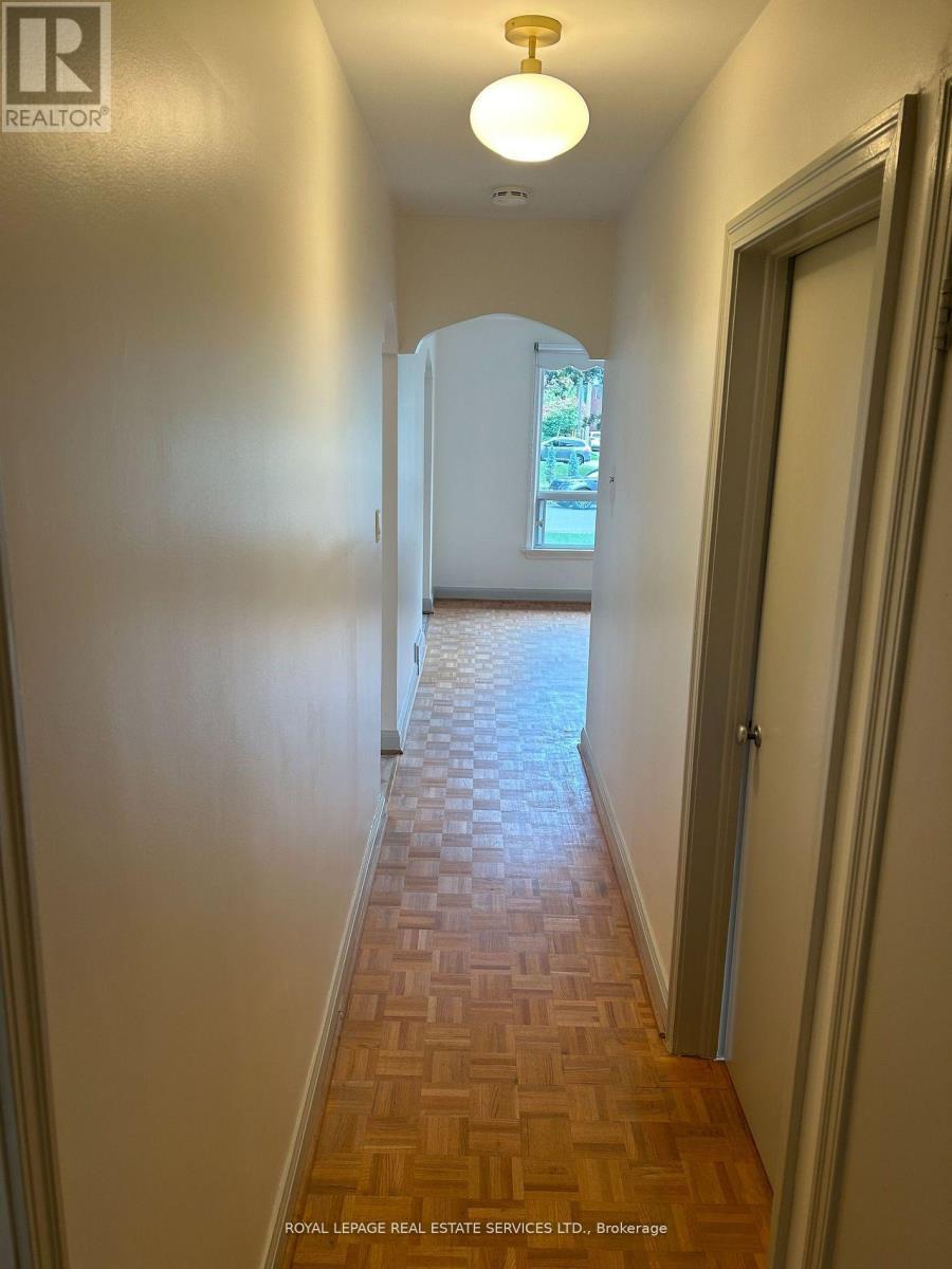 100 Ballacaine Drive, Toronto, ON - Indoor Photo Showing Other Room