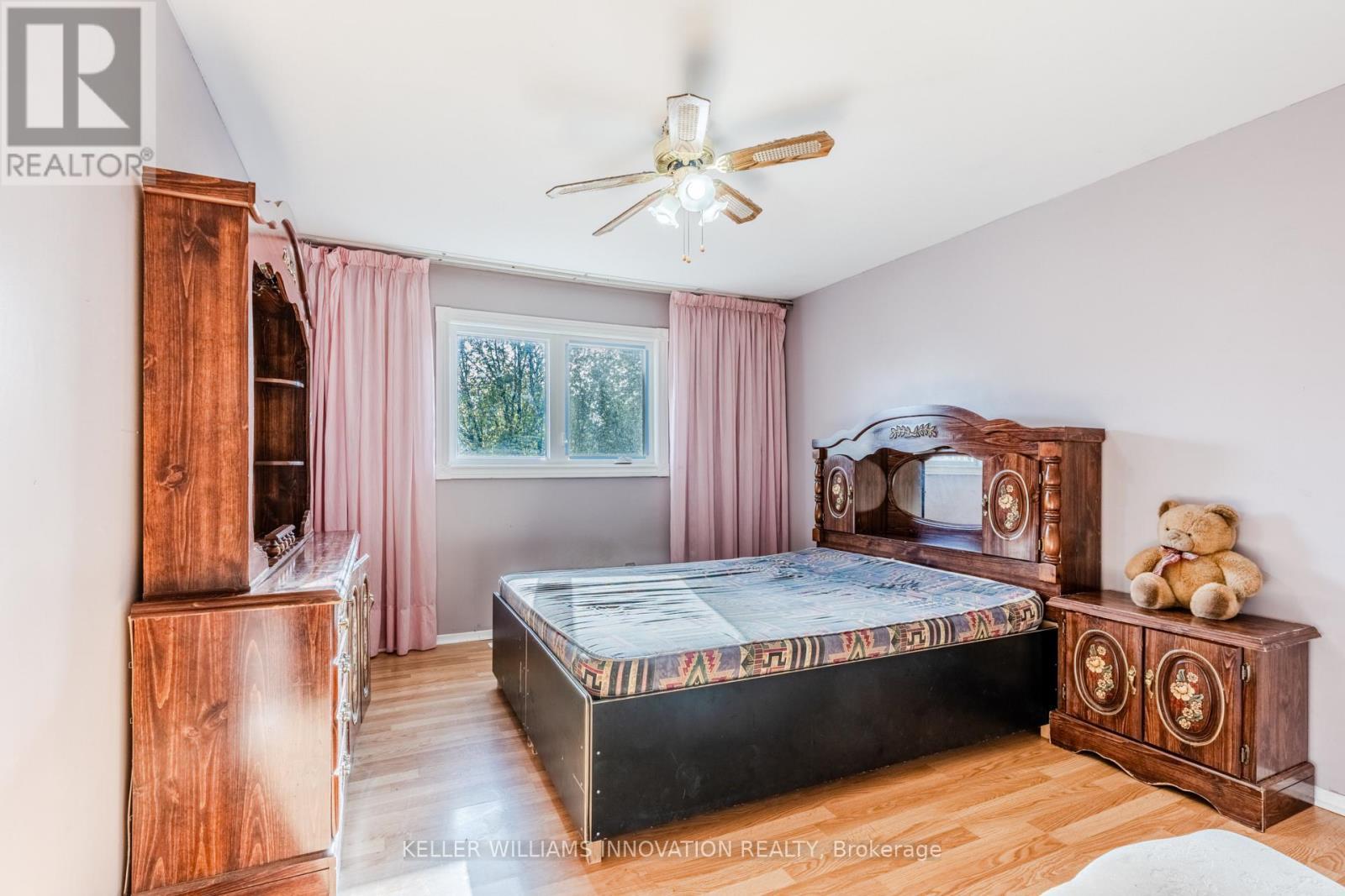 8 Dingwall Court, Brampton, ON - Indoor Photo Showing Bedroom