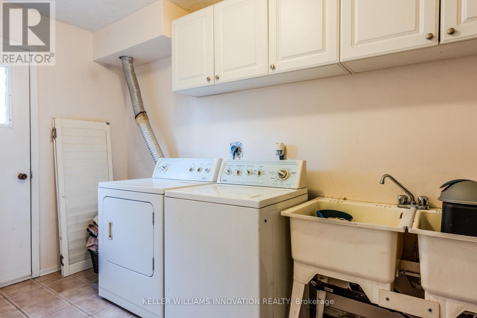 8 Dingwall Court, Brampton, ON - Indoor Photo Showing Laundry Room