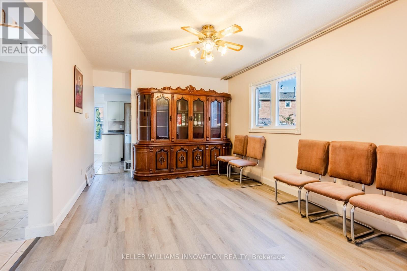 8 Dingwall Court, Brampton, ON - Indoor Photo Showing Living Room
