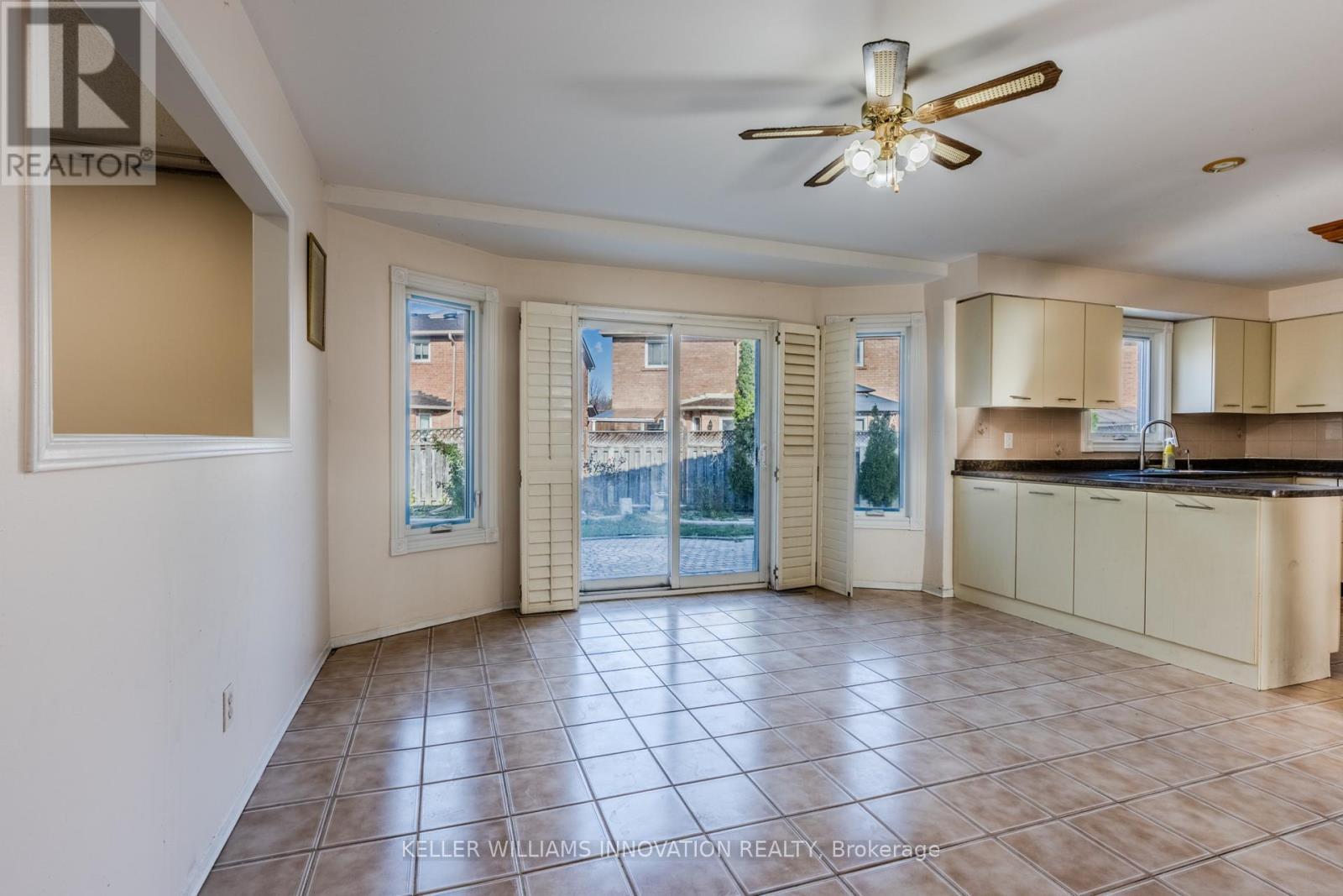 8 Dingwall Court, Brampton, ON - Indoor Photo Showing Kitchen