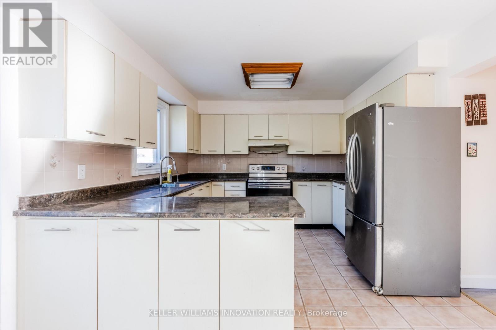 8 Dingwall Court, Brampton, ON - Indoor Photo Showing Kitchen