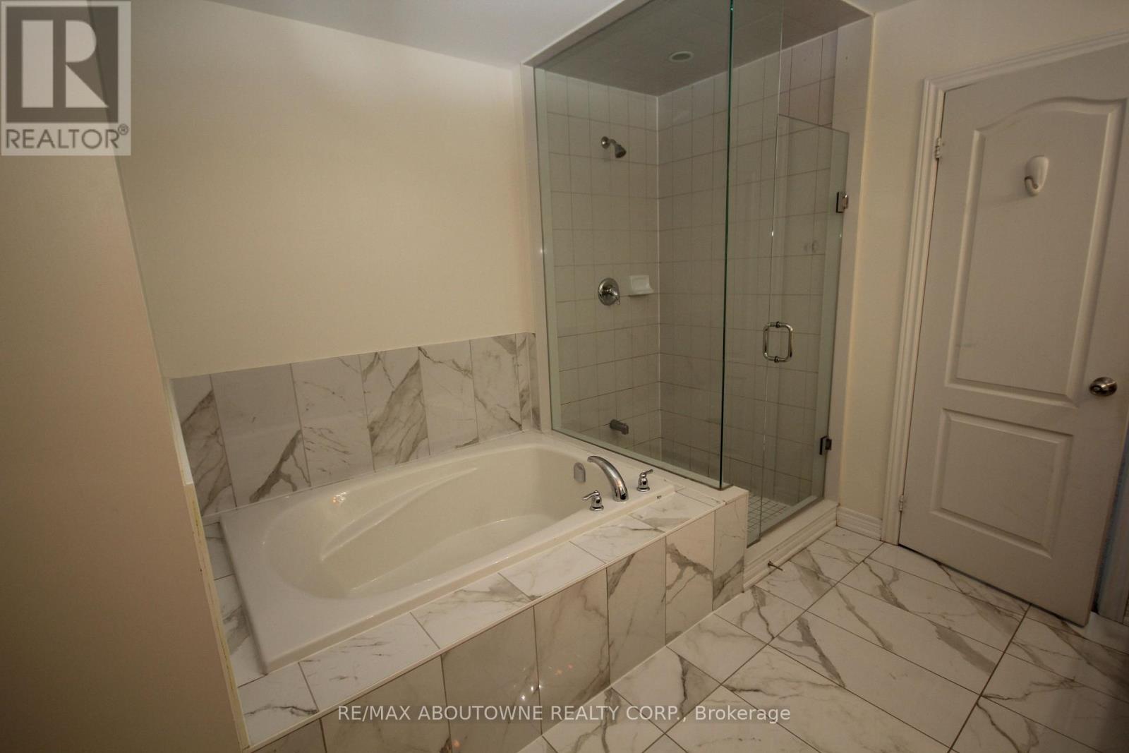 5Pc. Master Ensuite - 3892 Lodi Road, Burlington, ON - Indoor Photo Showing Bathroom