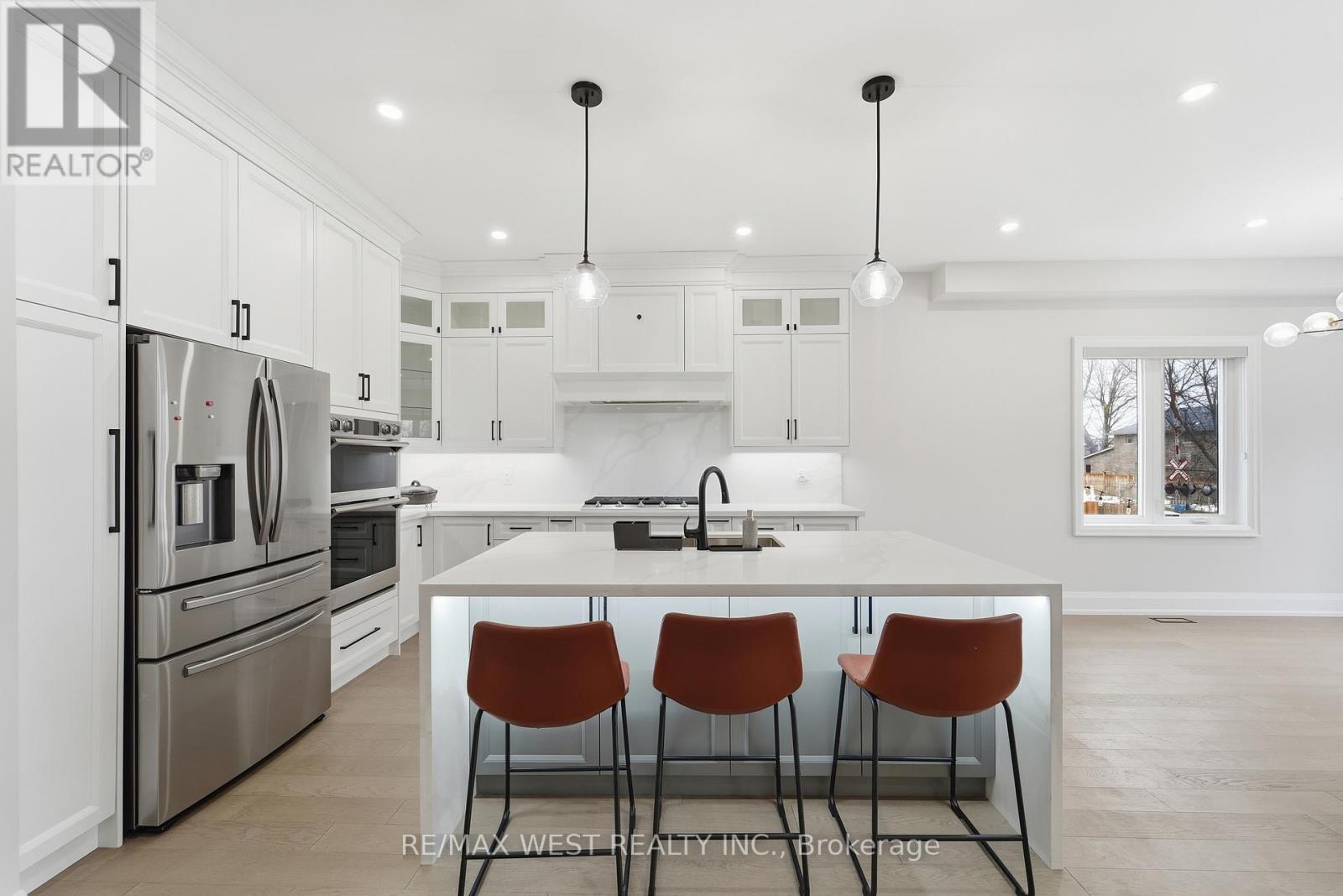 922 Fourth Street, Mississauga, ON - Indoor Photo Showing Kitchen With Stainless Steel Kitchen With Upgraded Kitchen