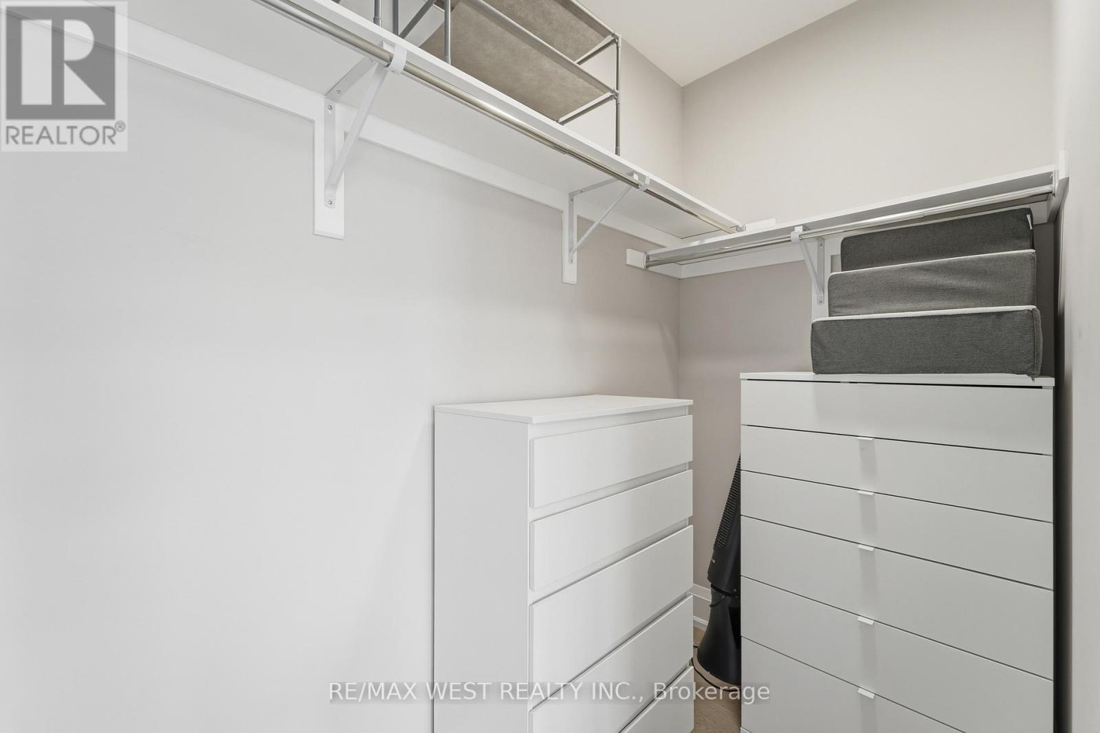 922 Fourth Street, Mississauga, ON - Indoor