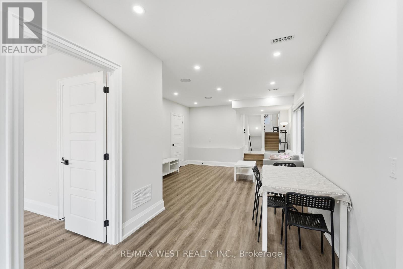 922 Fourth Street, Mississauga, ON - Indoor Photo Showing Other Room