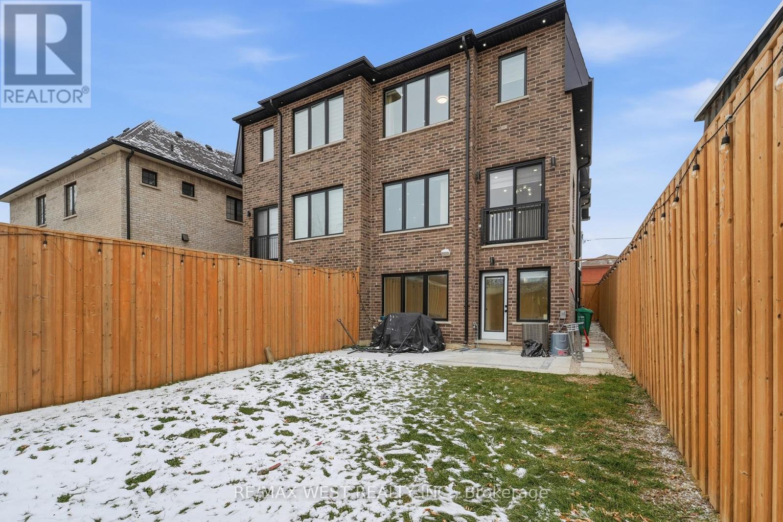 922 Fourth Street, Mississauga, ON - Outdoor