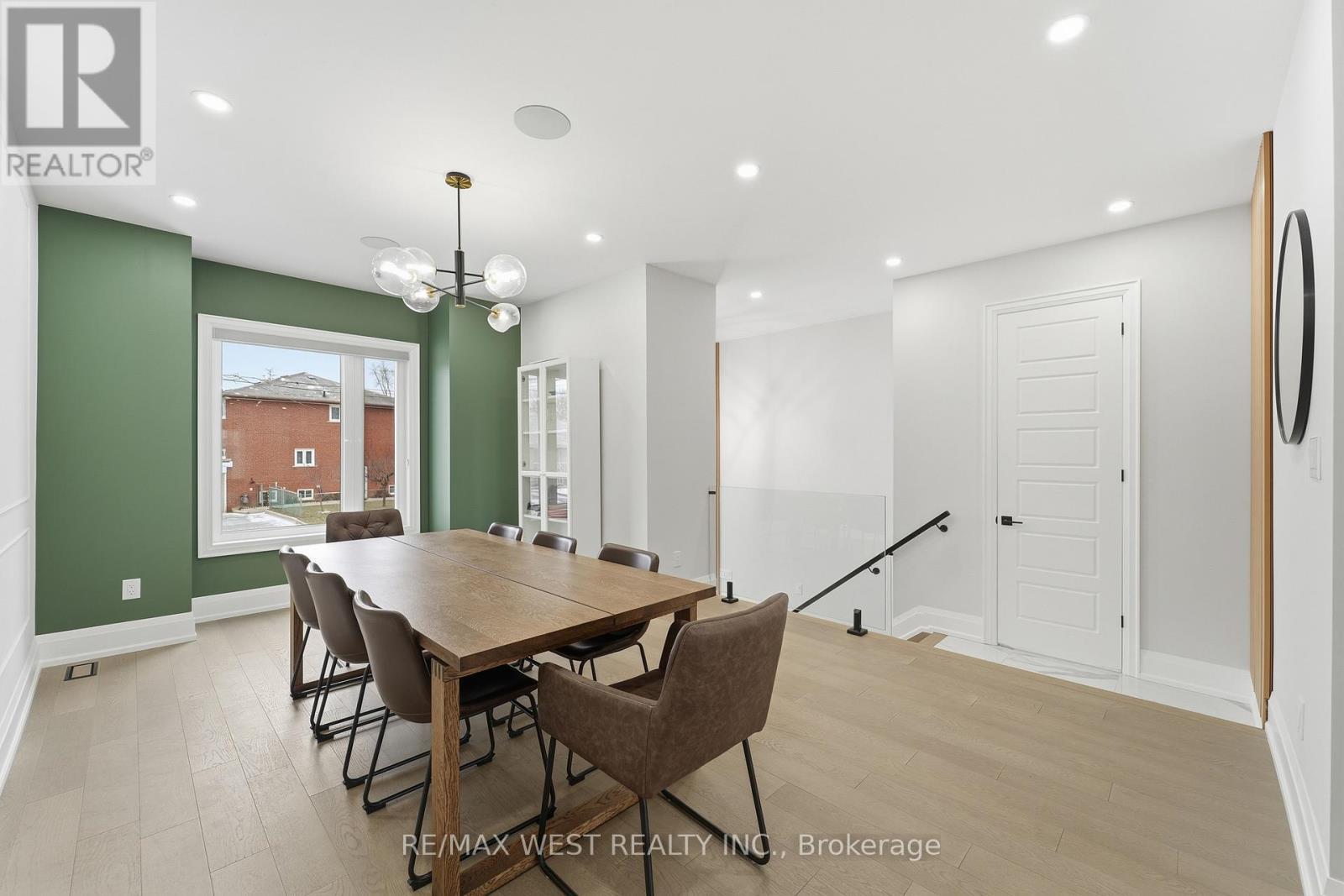 922 Fourth Street, Mississauga, ON - Indoor Photo Showing Dining Room