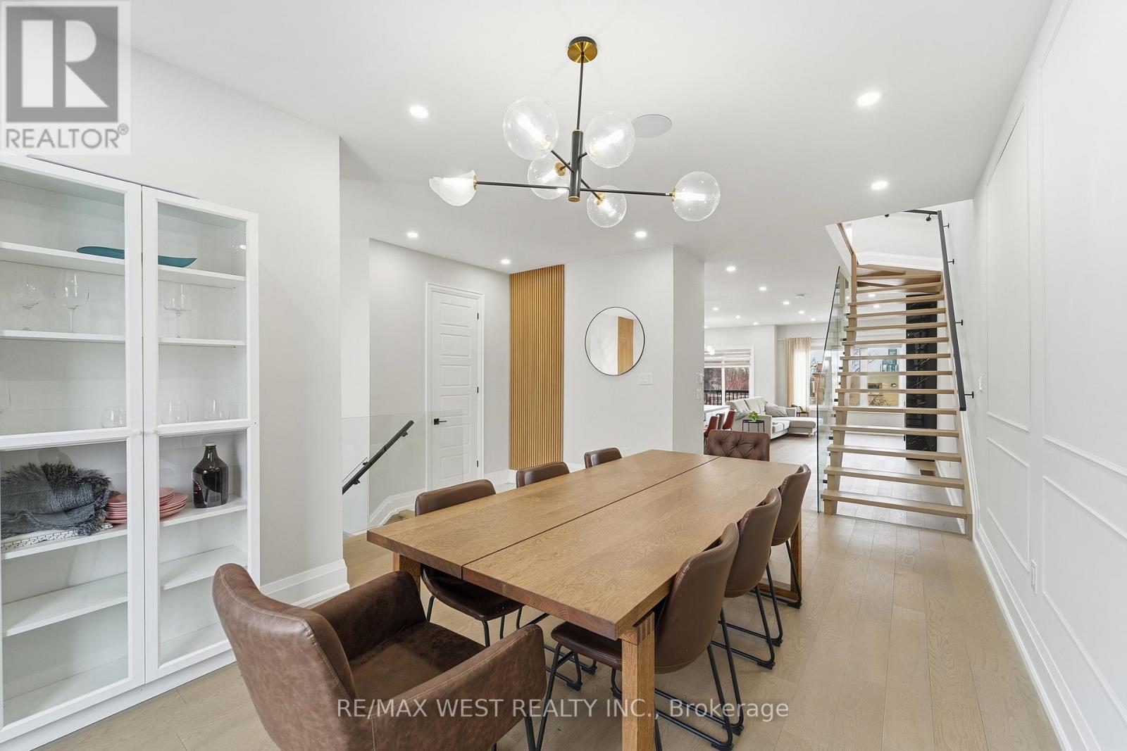 922 Fourth Street, Mississauga, ON - Indoor Photo Showing Dining Room