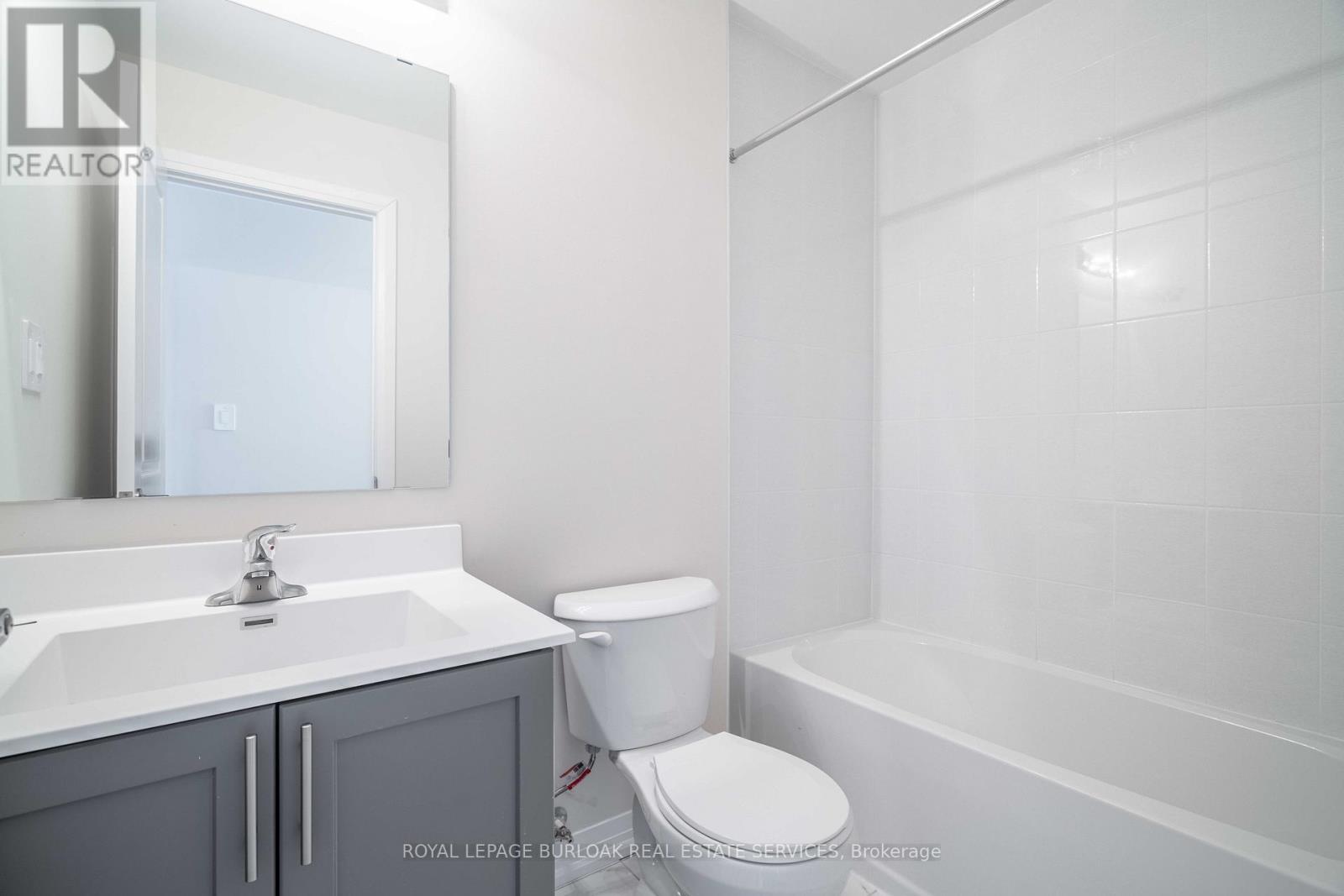 126 - 1585 Rose Way, Milton, ON - Indoor Photo Showing Bathroom