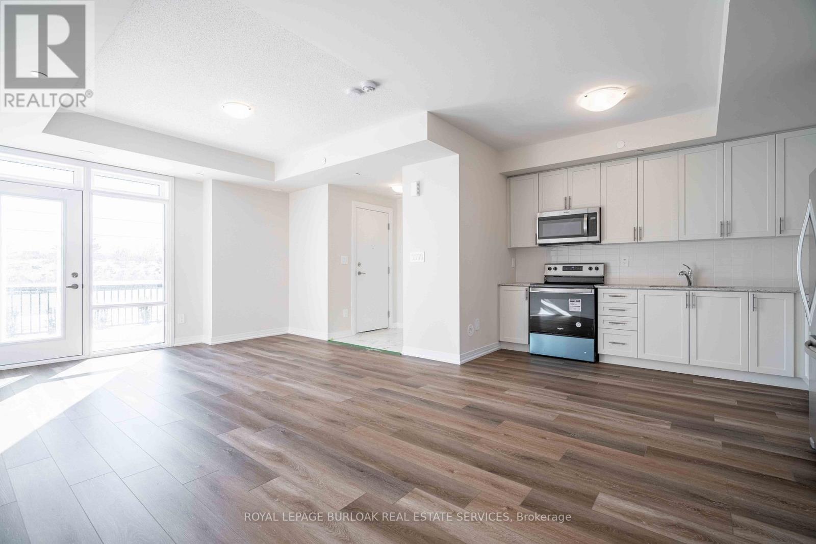 126 - 1585 Rose Way, Milton, ON - Indoor Photo Showing Kitchen
