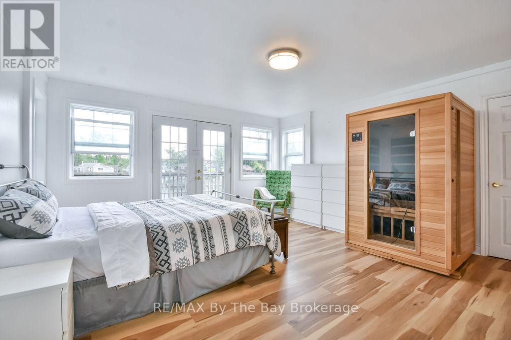 3 - 1067 Mosley Street, Wasaga Beach, ON - Indoor Photo Showing Bedroom