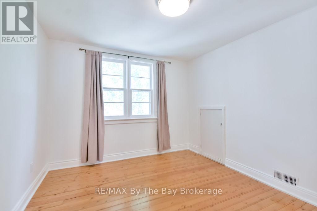 3 - 1067 Mosley Street, Wasaga Beach, ON - Indoor Photo Showing Other Room