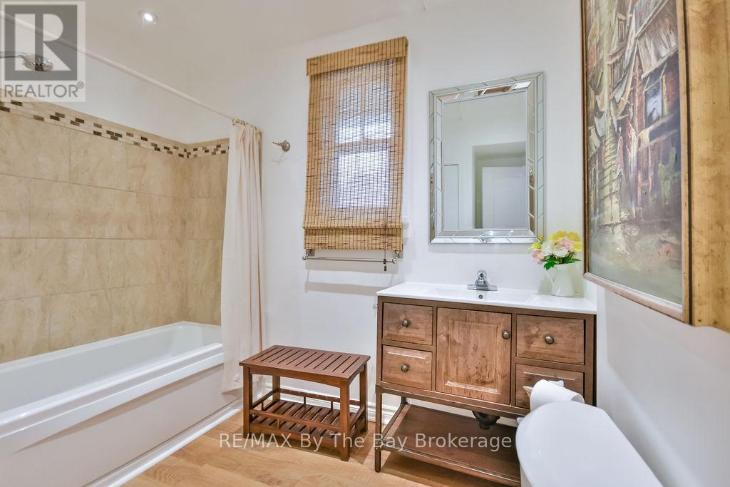 3 - 1067 Mosley Street, Wasaga Beach, ON - Indoor Photo Showing Bathroom