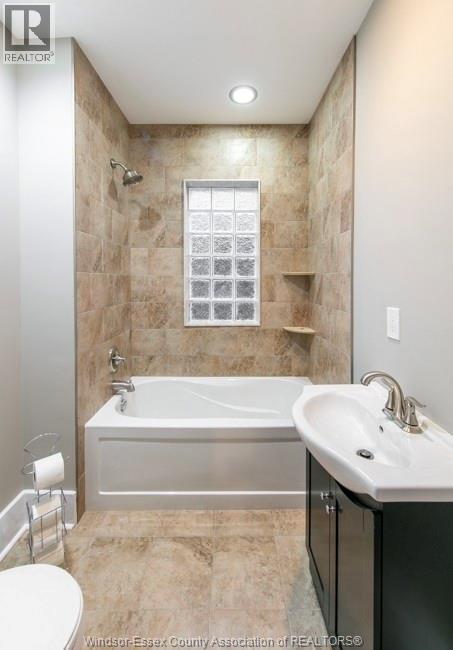 1536 Parent Avenue Unit# Main, Windsor, ON - Indoor Photo Showing Bathroom