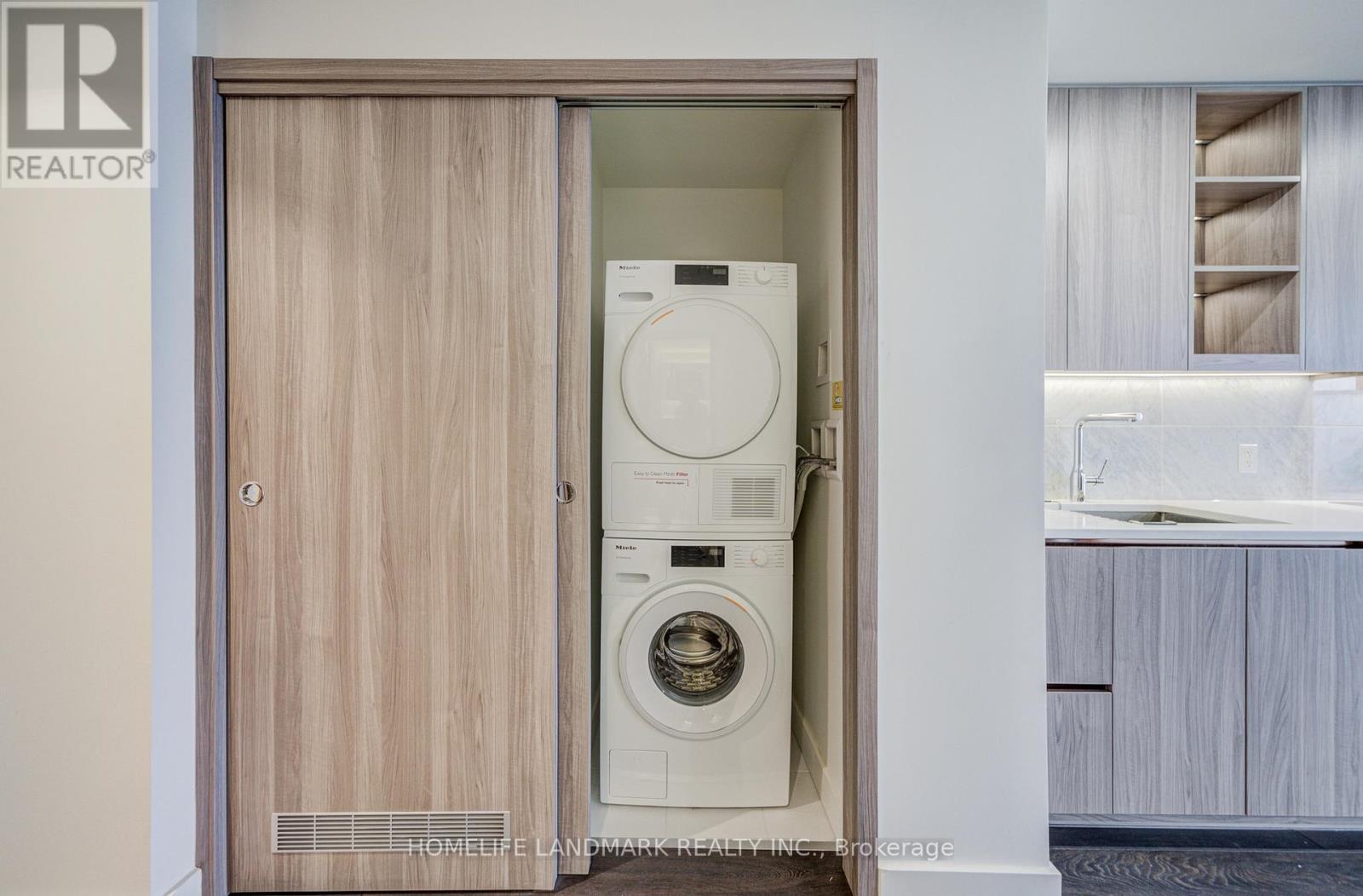 2303 - 85 Mcmahon Drive, Toronto, ON - Indoor Photo Showing Laundry Room