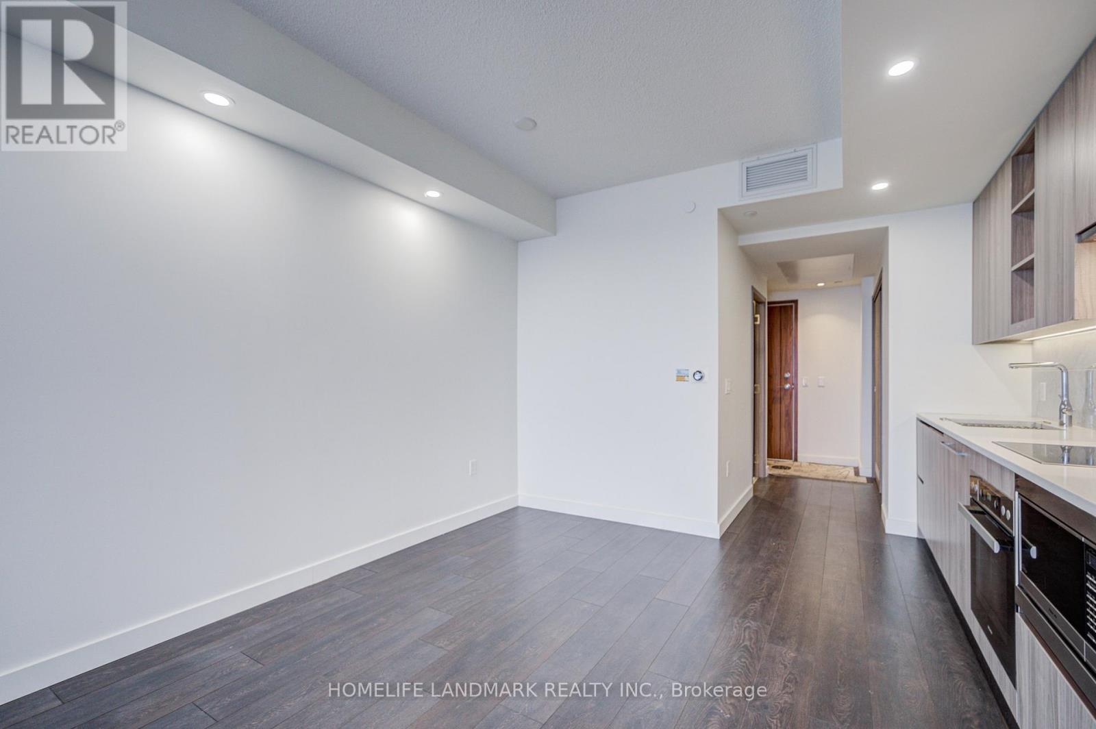2303 - 85 Mcmahon Drive, Toronto, ON - Indoor Photo Showing Kitchen