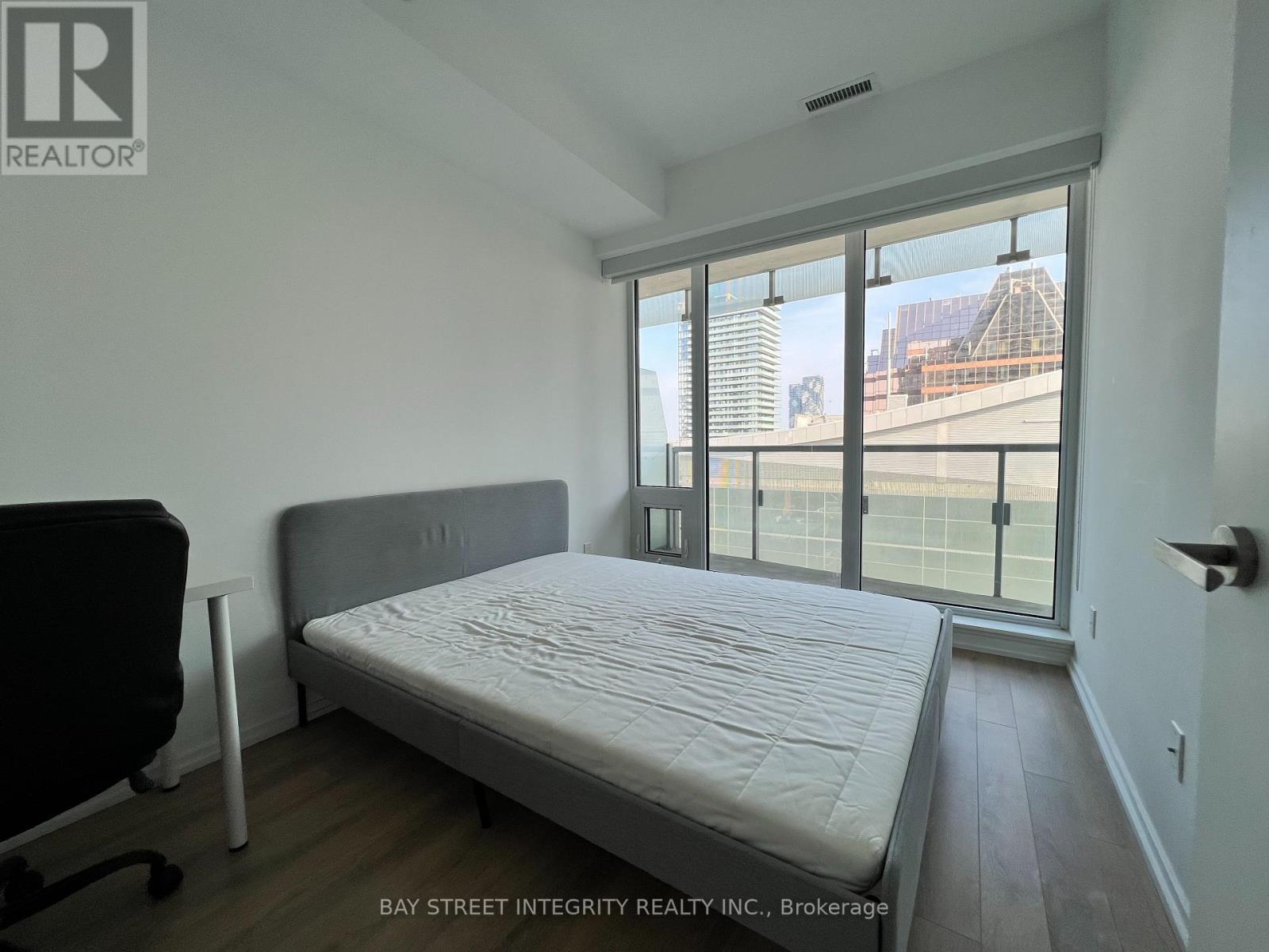 2406 - 197 Yonge Street, Toronto, ON - Indoor Photo Showing Bedroom