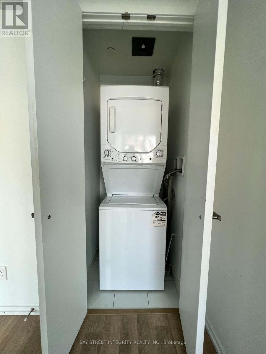 2406 - 197 Yonge Street, Toronto, ON - Indoor Photo Showing Laundry Room