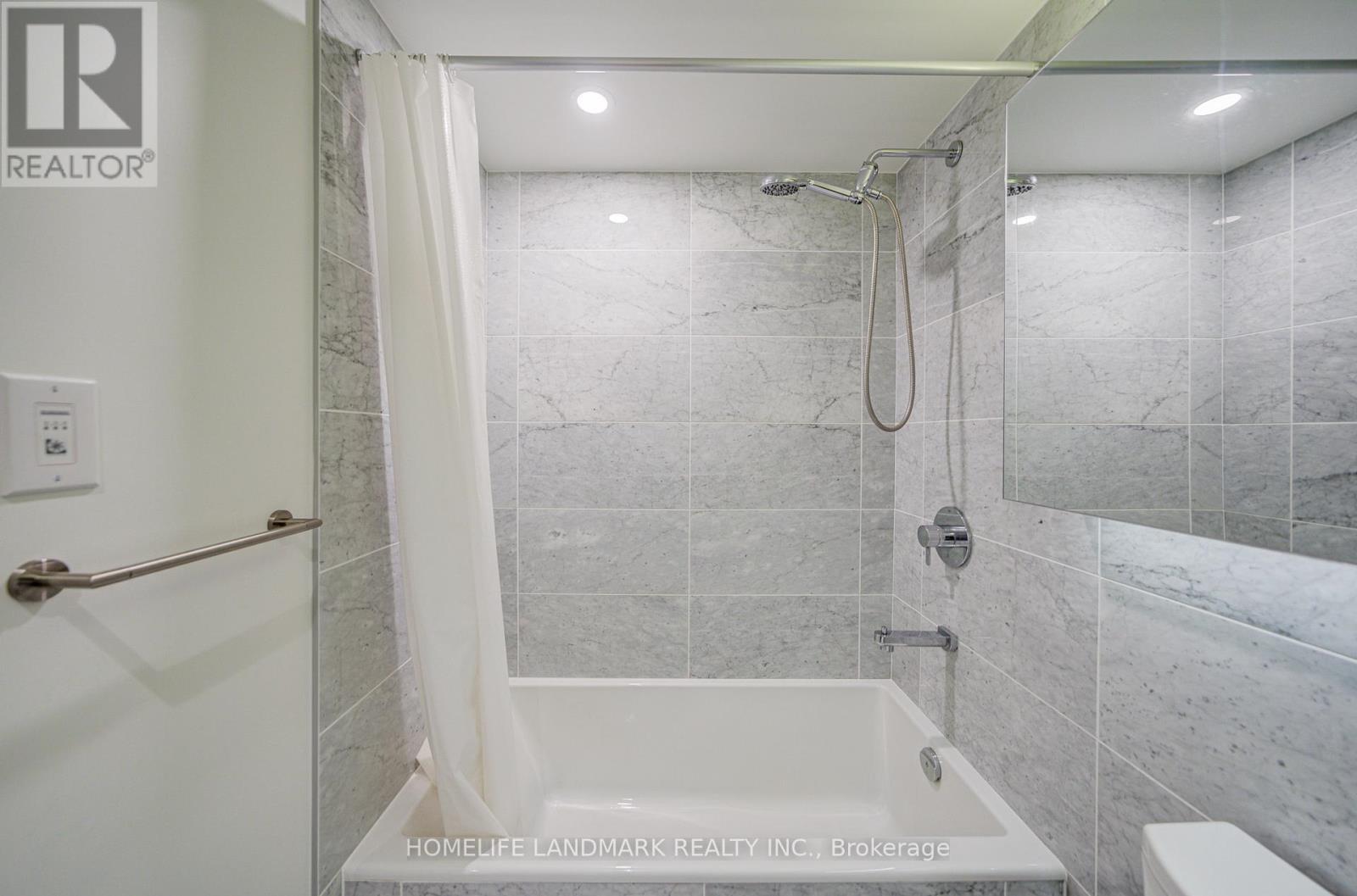 2303 - 85 Mcmahon Drive, Toronto, ON - Indoor Photo Showing Bathroom