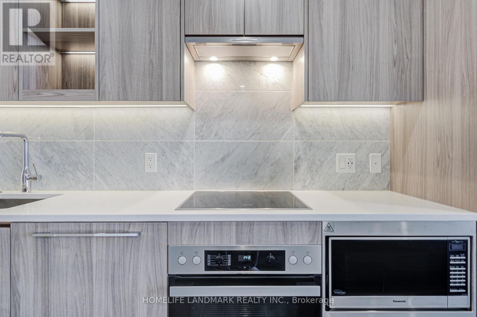 2303 - 85 Mcmahon Drive, Toronto, ON - Indoor Photo Showing Kitchen