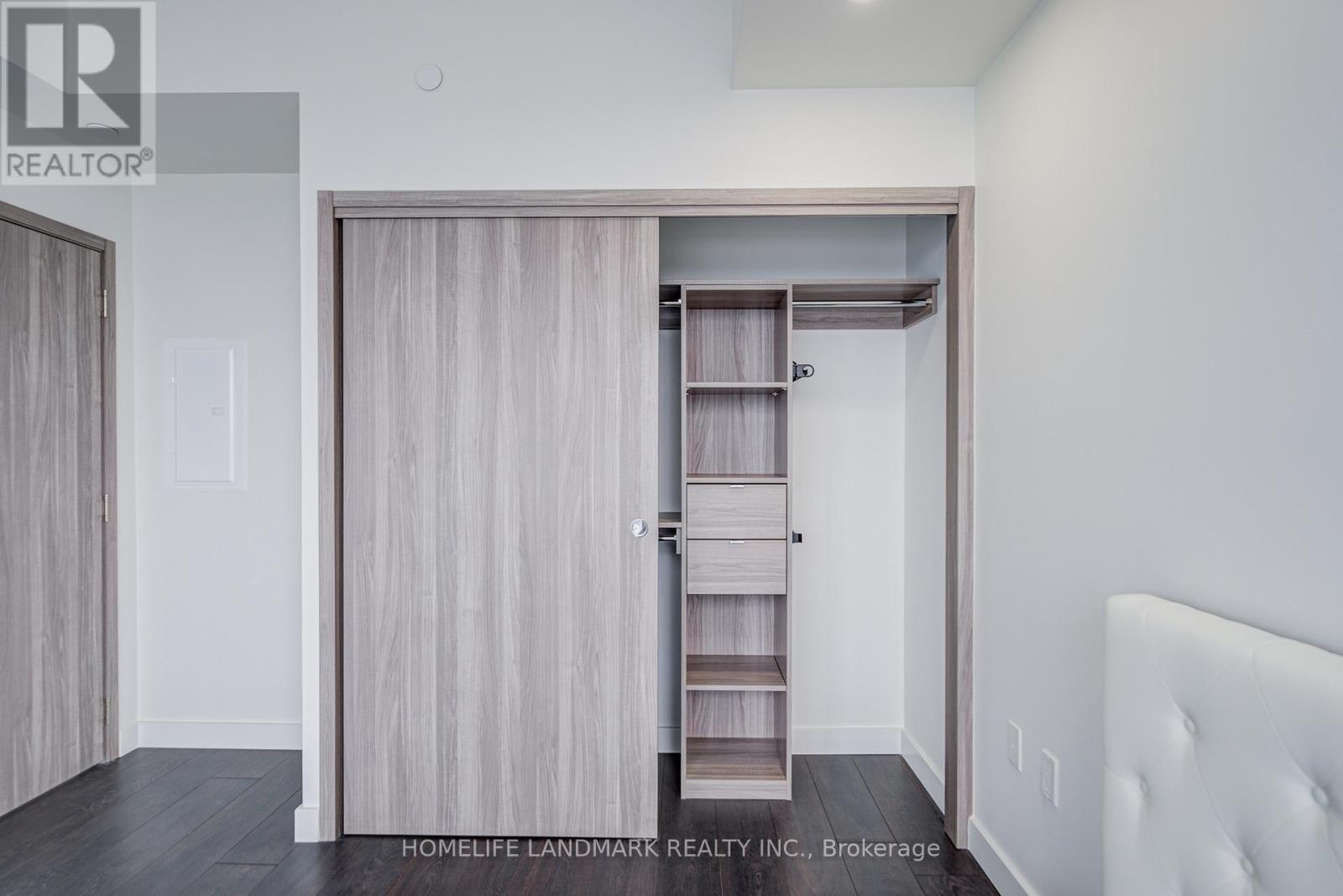 2303 - 85 Mcmahon Drive, Toronto, ON - Indoor Photo Showing Other Room