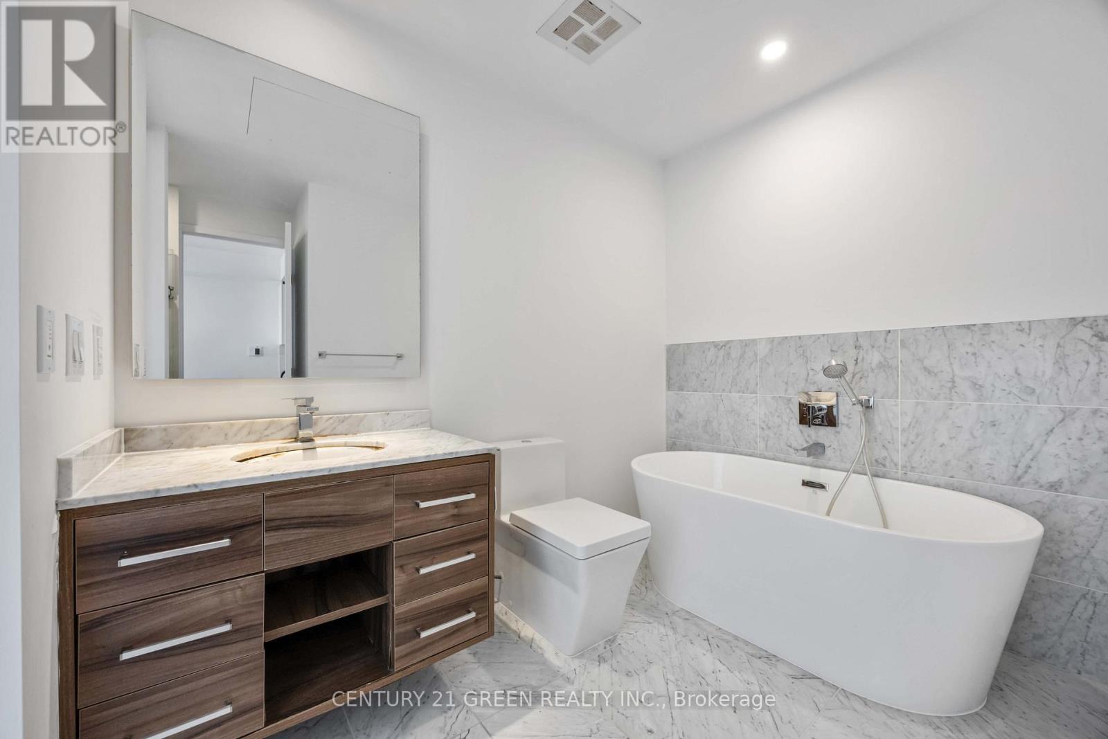 4006 - 488 University Avenue, Toronto, ON - Indoor Photo Showing Bathroom