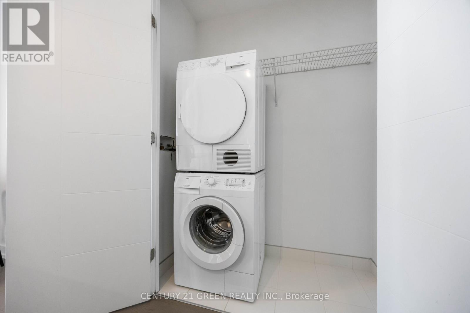 4006 - 488 University Avenue, Toronto, ON - Indoor Photo Showing Laundry Room