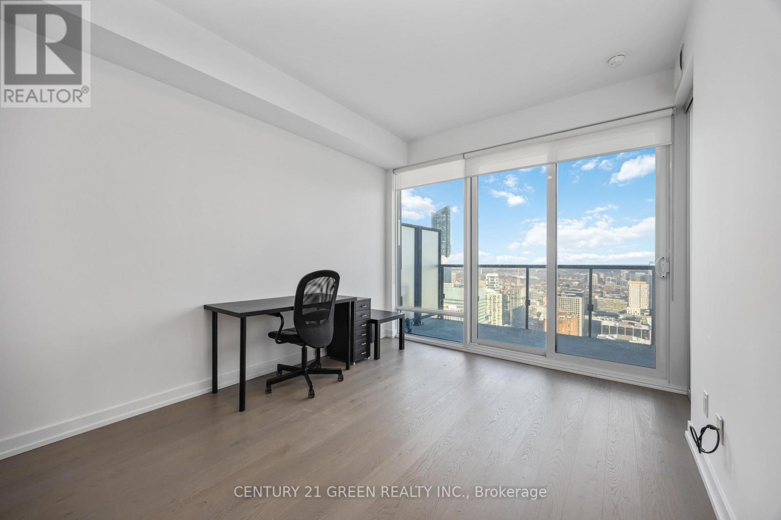 4006 - 488 University Avenue, Toronto, ON - Indoor