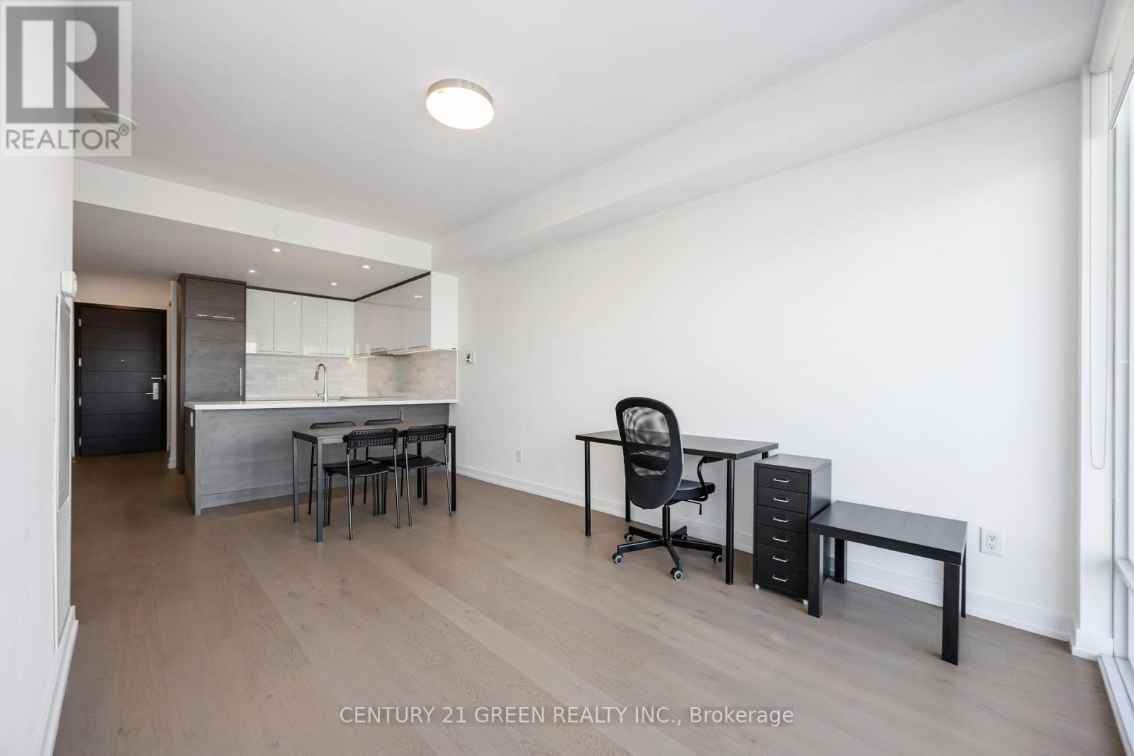 4006 - 488 University Avenue, Toronto, ON - Indoor