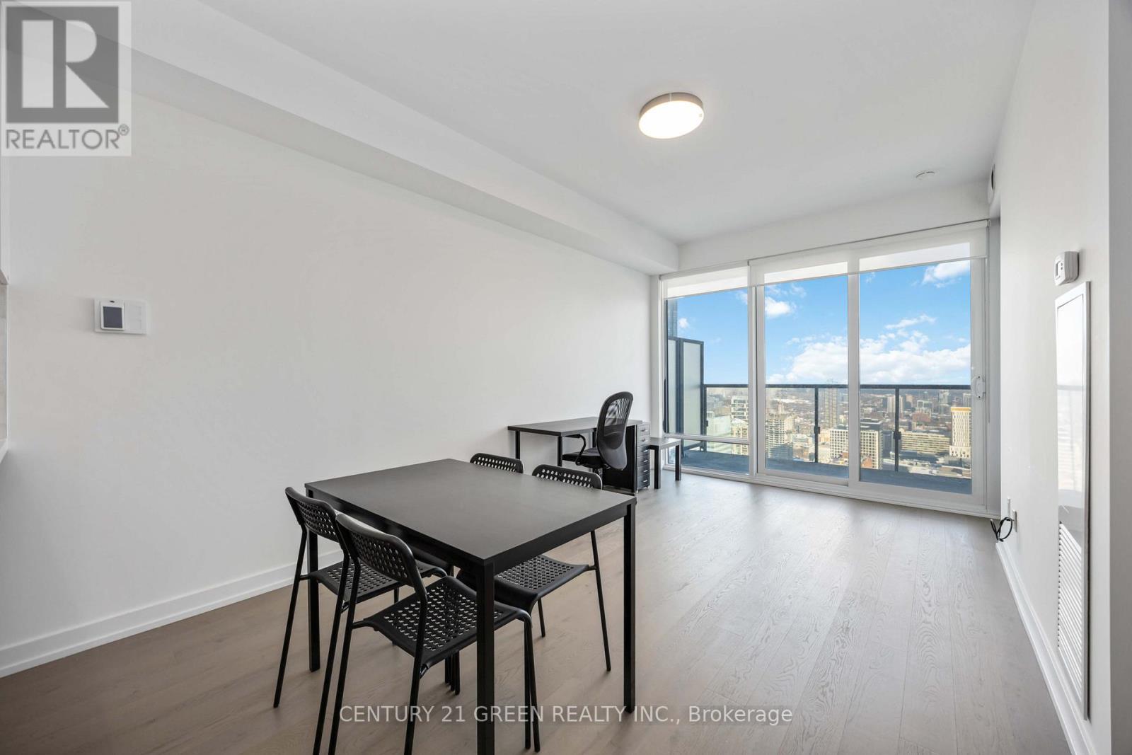 4006 - 488 University Avenue, Toronto, ON - Indoor