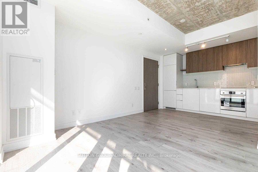 634 - 161 Roehampton Avenue, Toronto, ON - Indoor Photo Showing Kitchen