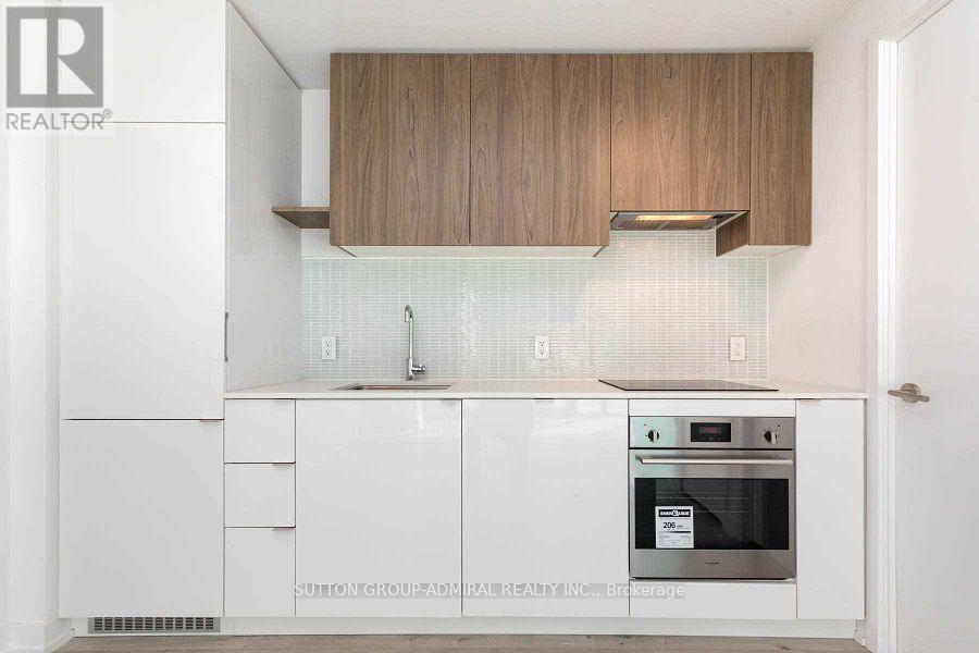 634 - 161 Roehampton Avenue, Toronto, ON - Indoor Photo Showing Kitchen