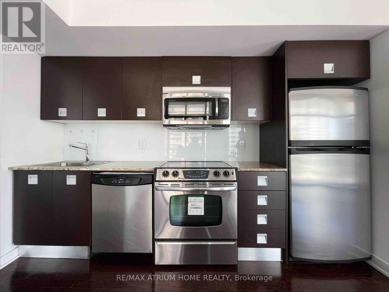 1109 - 33 Charles Street E, Toronto, ON - Indoor Photo Showing Kitchen With Upgraded Kitchen