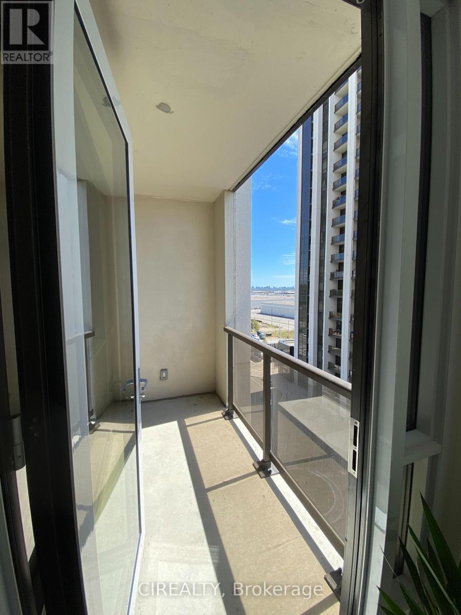 707 - 9085 Jane Street, Vaughan, ON - Outdoor With Exterior